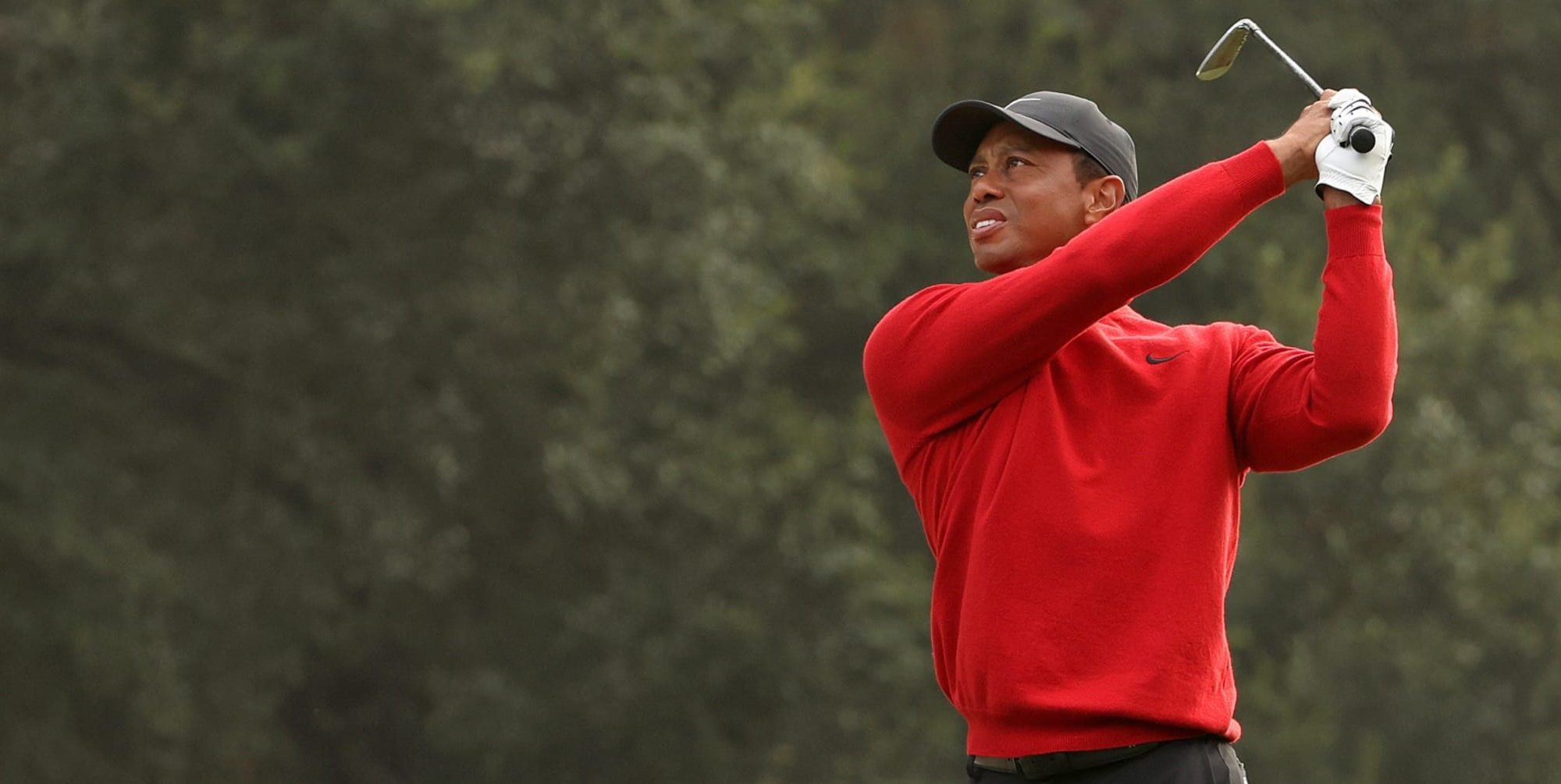 Tiger Walks the Walk: Footage of Confident Caddie Stride on Son Charlies Bag